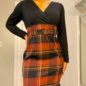 Nice knee length dress in wonderful condition. Ladies size 8. Stylish & comfy.